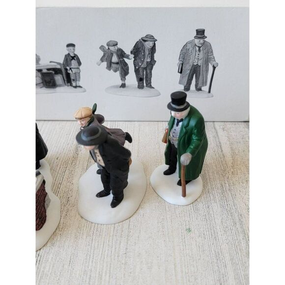Dept 56 55549 Oliver Twist Heritage Village Collection accessory xmas set - Picture 7 of 12